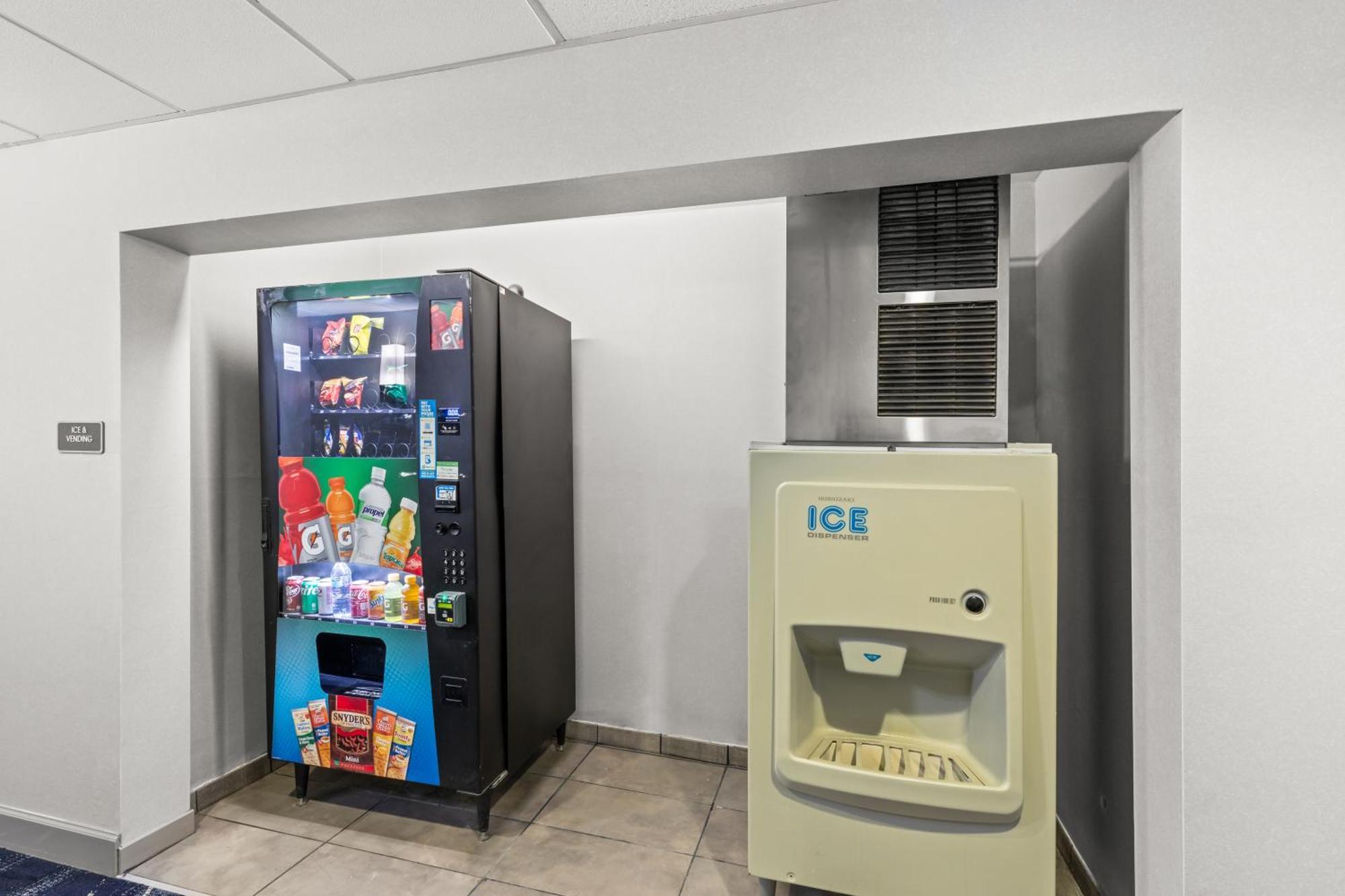 Comfort Inn & Suites Rome South Экстерьер фото